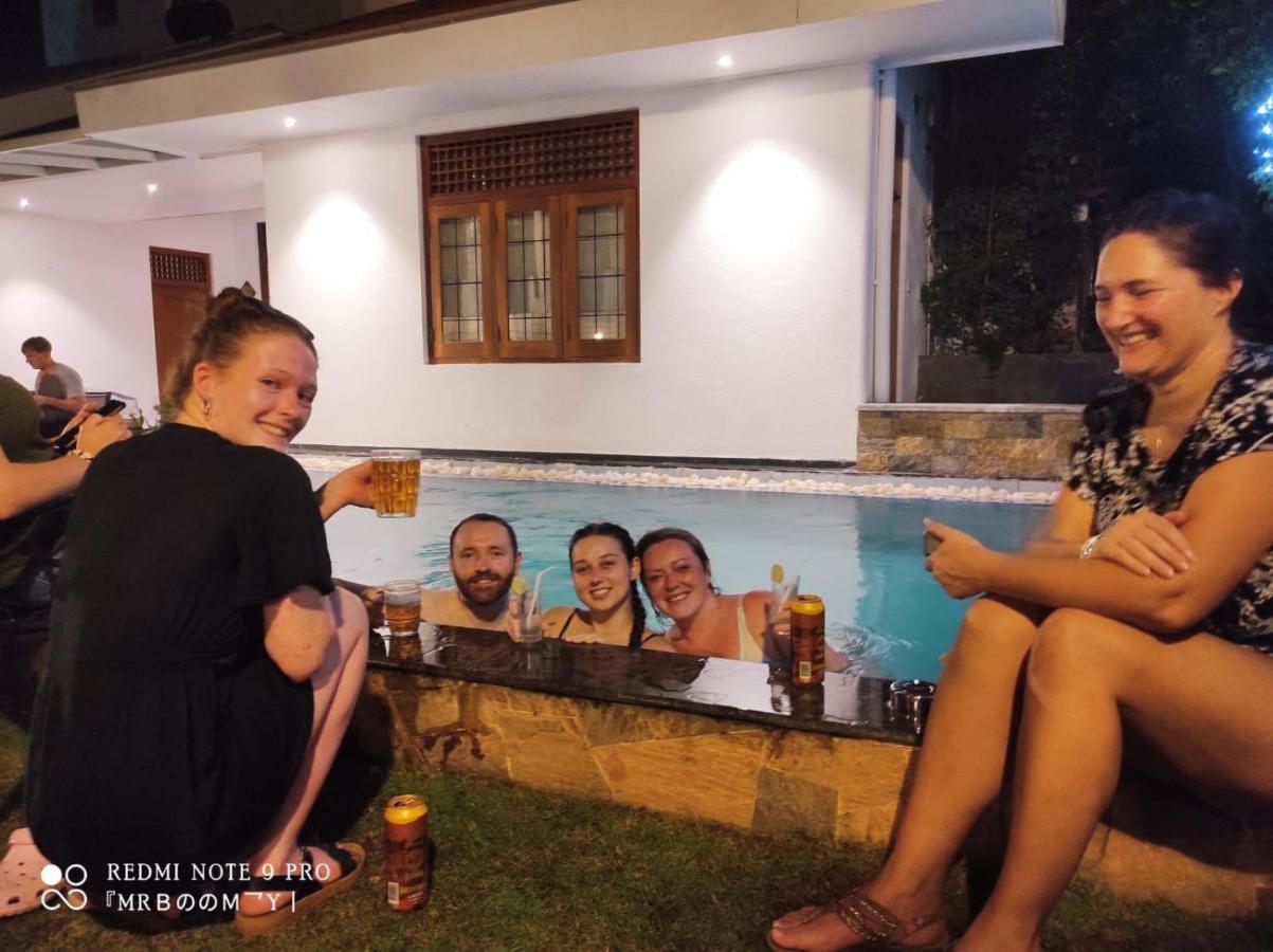 Suriya Arana Bed & Breakfast เนกอมโบ ภายนอก รูปภาพ