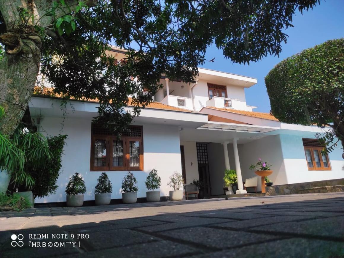 Suriya Arana Bed & Breakfast เนกอมโบ ภายนอก รูปภาพ