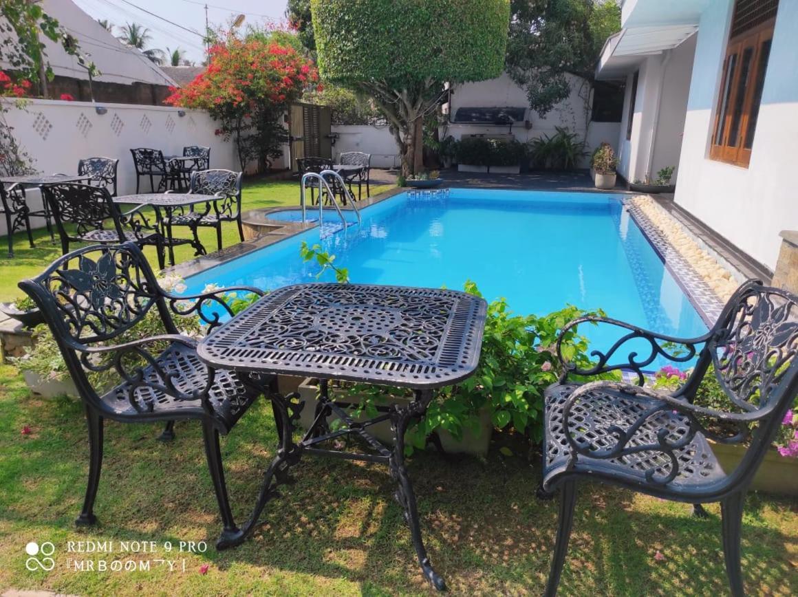 Suriya Arana Bed & Breakfast เนกอมโบ ภายนอก รูปภาพ