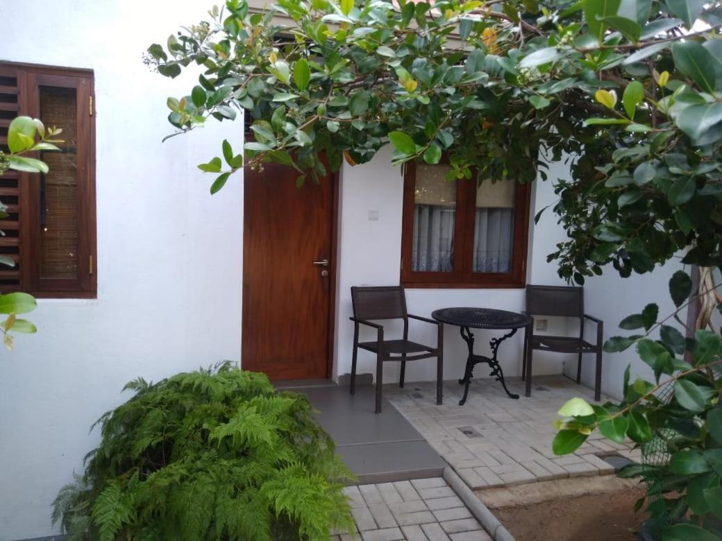 Suriya Arana Bed & Breakfast เนกอมโบ ภายนอก รูปภาพ