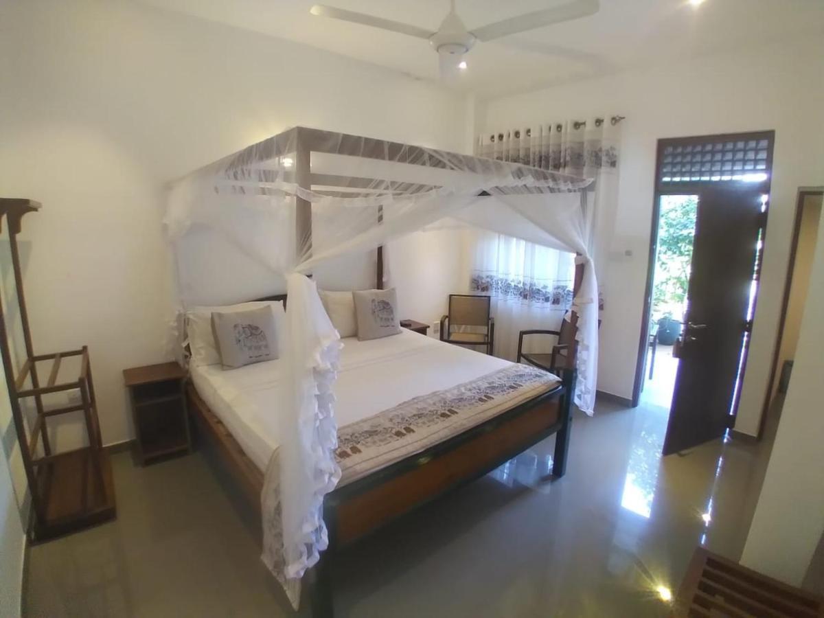 Suriya Arana Bed & Breakfast เนกอมโบ ภายนอก รูปภาพ