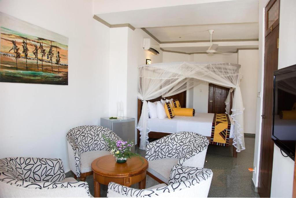 Suriya Arana Bed & Breakfast เนกอมโบ ภายนอก รูปภาพ