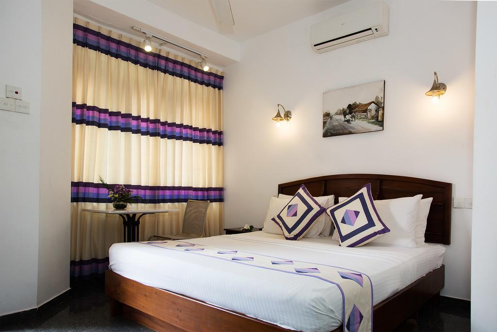 Suriya Arana Bed & Breakfast เนกอมโบ ภายนอก รูปภาพ