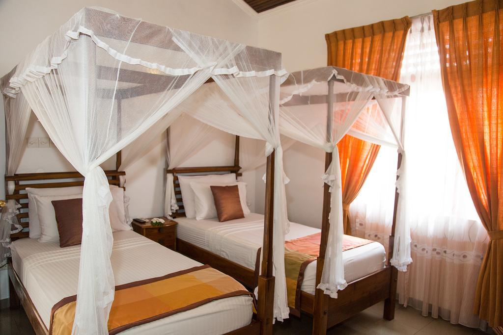 Suriya Arana Bed & Breakfast เนกอมโบ ภายนอก รูปภาพ