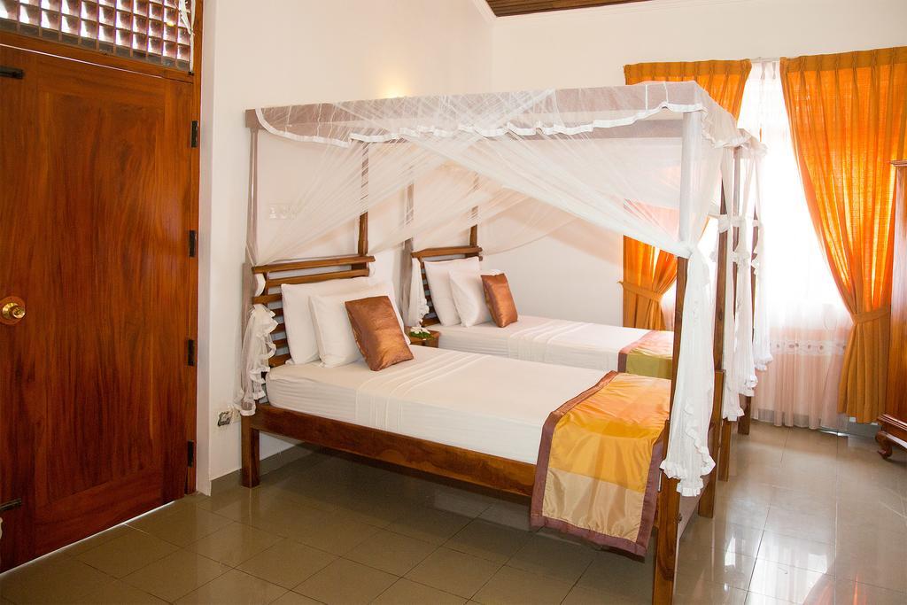 Suriya Arana Bed & Breakfast เนกอมโบ ภายนอก รูปภาพ