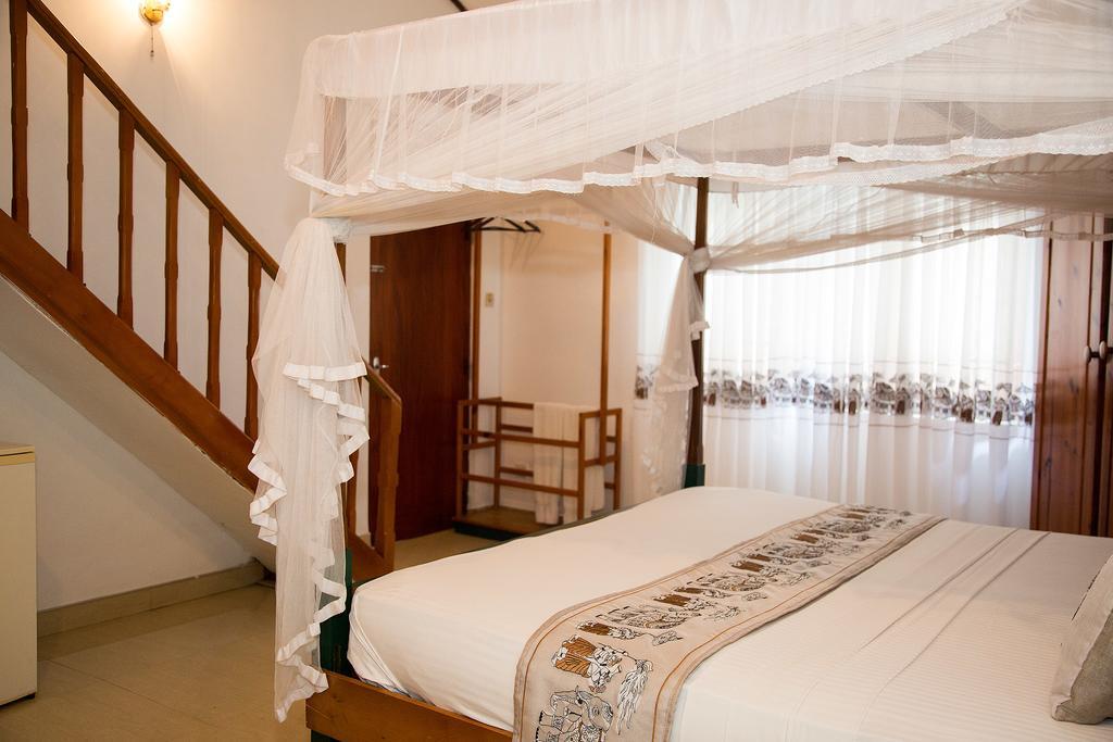 Suriya Arana Bed & Breakfast เนกอมโบ ภายนอก รูปภาพ