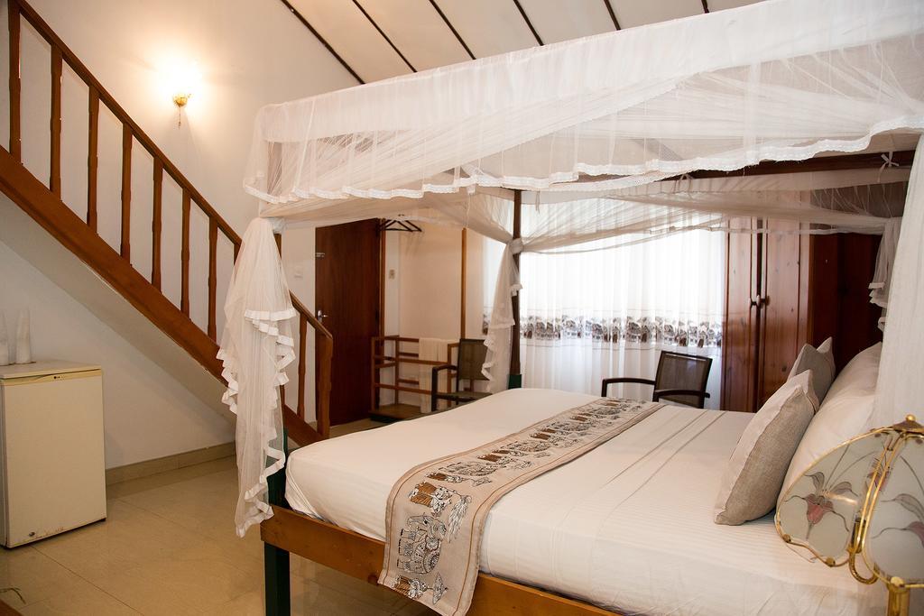 Suriya Arana Bed & Breakfast เนกอมโบ ภายนอก รูปภาพ