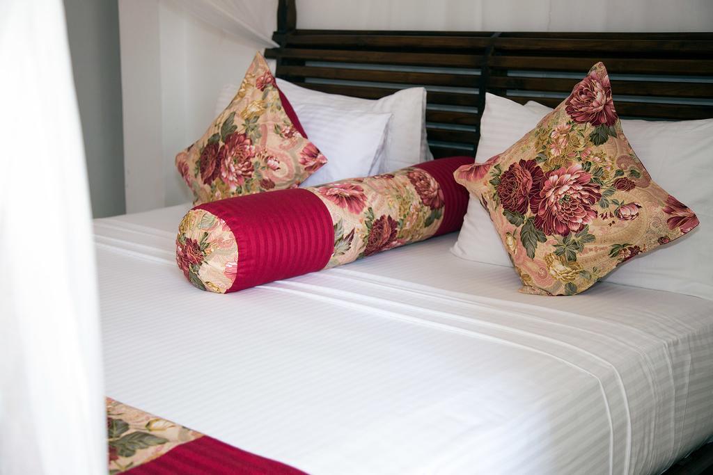 Suriya Arana Bed & Breakfast เนกอมโบ ภายนอก รูปภาพ