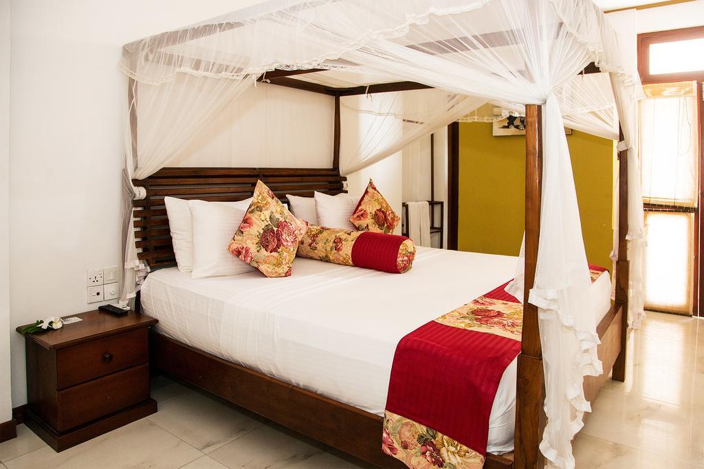 Suriya Arana Bed & Breakfast เนกอมโบ ภายนอก รูปภาพ