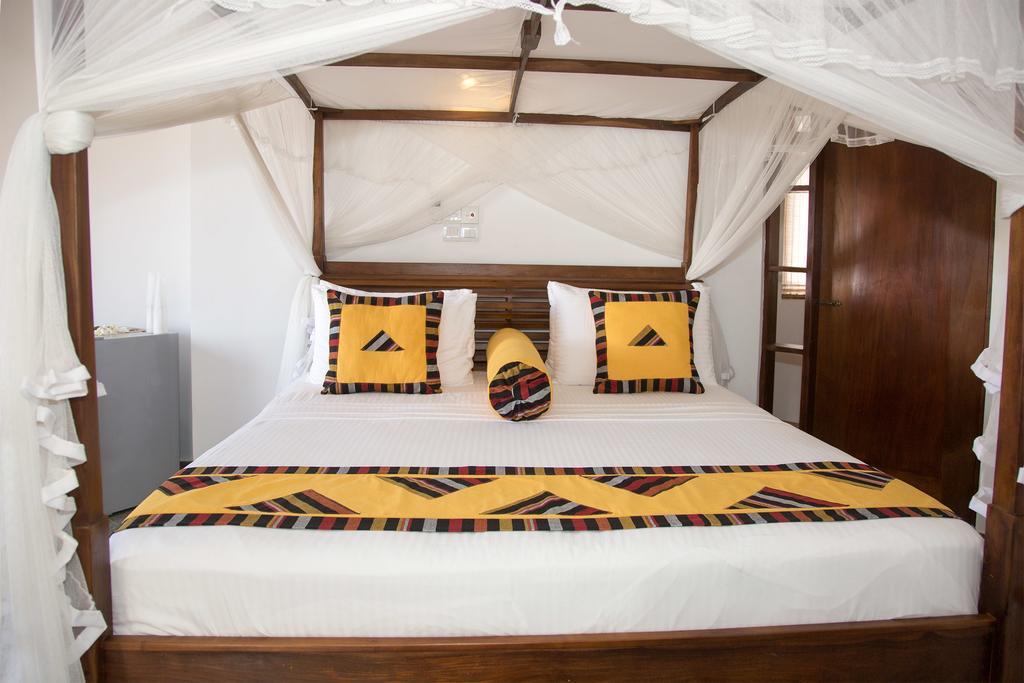 Suriya Arana Bed & Breakfast เนกอมโบ ภายนอก รูปภาพ