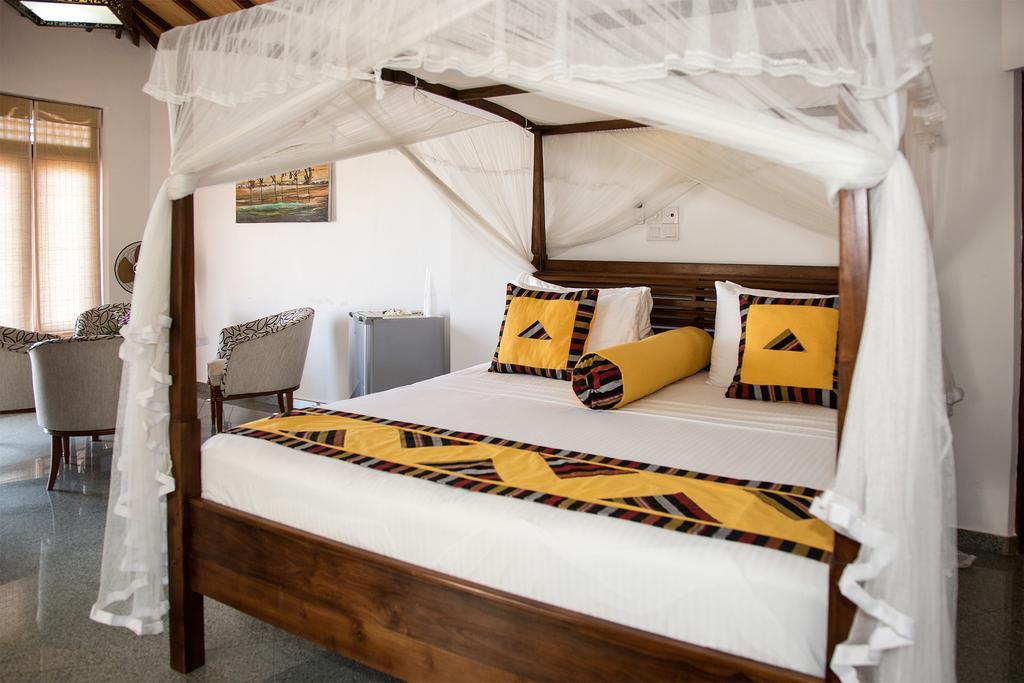 Suriya Arana Bed & Breakfast เนกอมโบ ภายนอก รูปภาพ