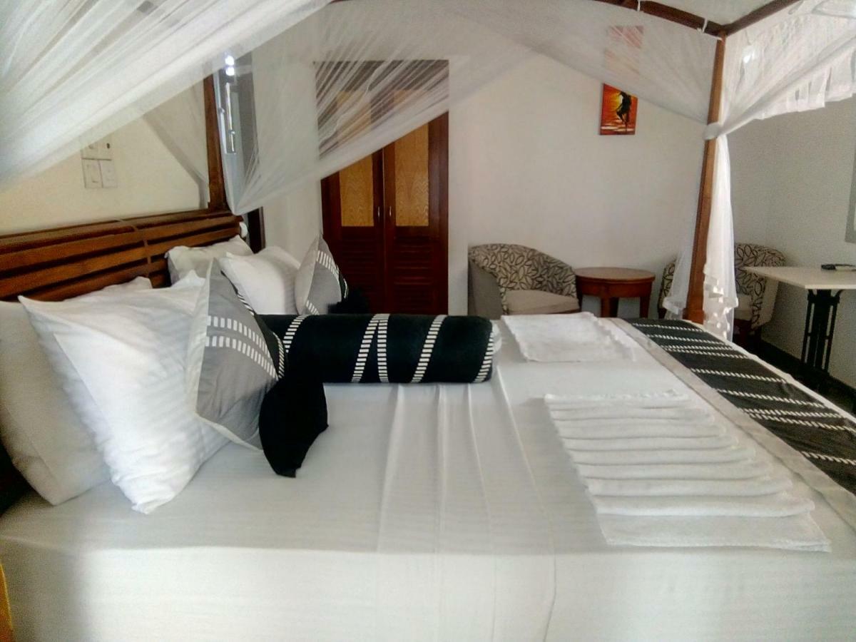 Suriya Arana Bed & Breakfast เนกอมโบ ภายนอก รูปภาพ